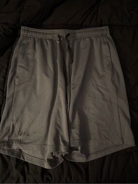 Under Armour Men's Gray Mesh Athletic Shorts